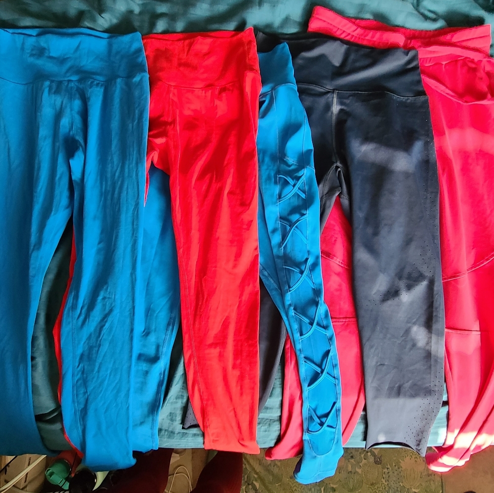 BUFF BUNNY LEGGINGS LOT MEDIUM